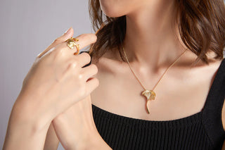 La psicologia dei gioielli il potere del bracciale Love Fabiani