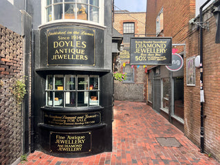 La Magia dei Gioielli Attraverso le Epoche