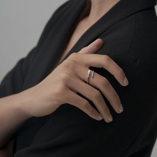 Anello Fabiani contrariè in oro bianco con diamanti 0,18Ct. - Fabiani Gioiellerie