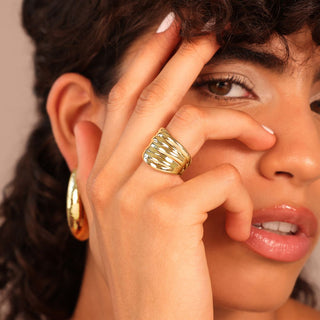 Anello a Fascia Graduato Texture Rigata