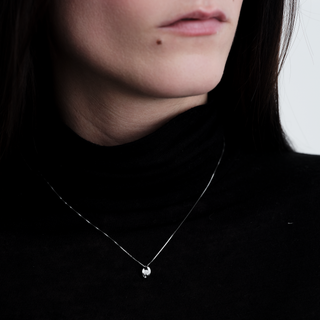 Collana Fabiani punto luce in oro bianco 18Kt con diamante taglio brillante