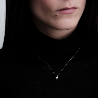 Collana Fabiani punto luce in oro bianco con diamante